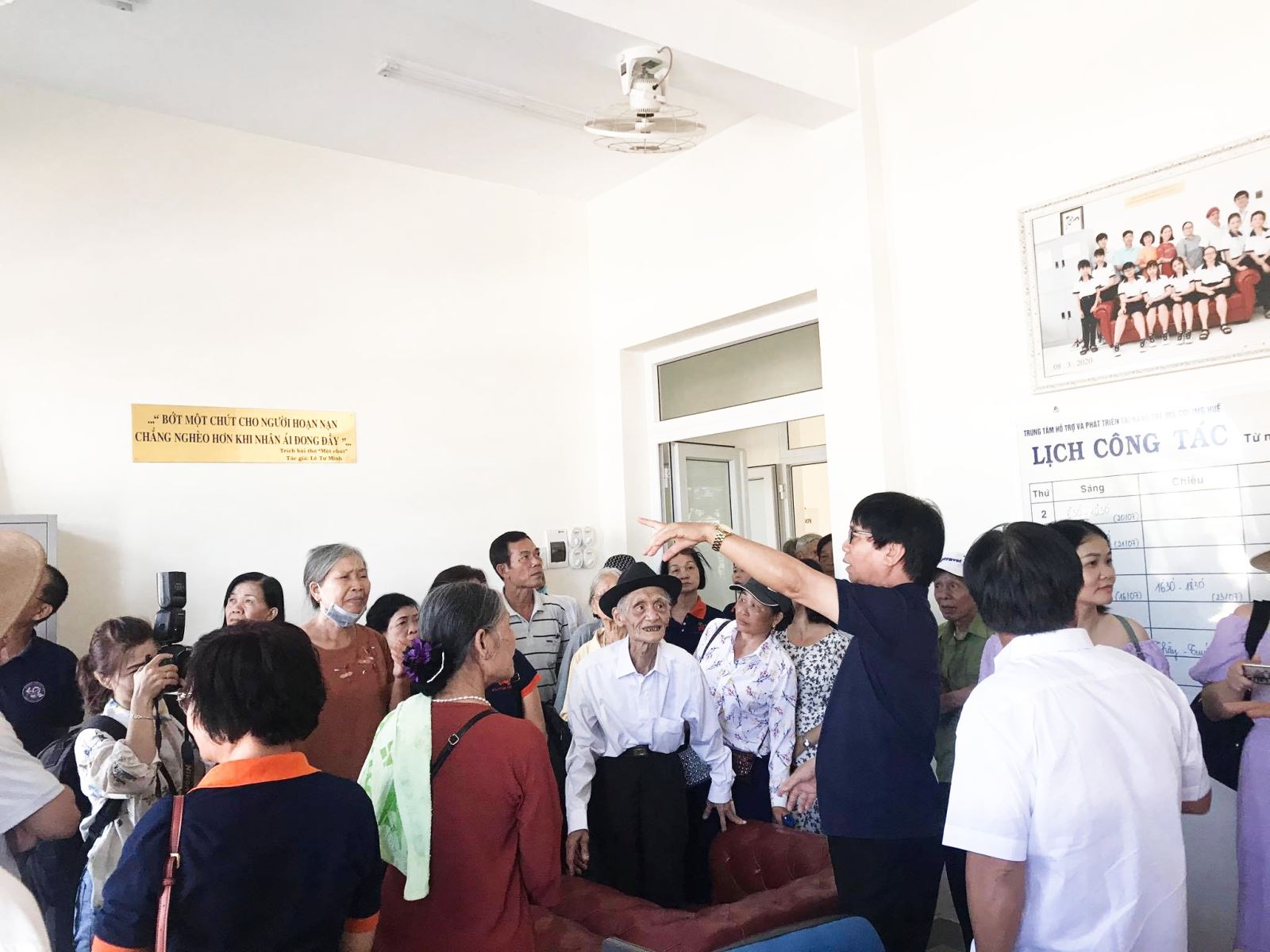 Thầy Cô giáo thuộc Trường THPT Bến Tre - tỉnh Vĩnh Phúc đến thăm Trung tâm